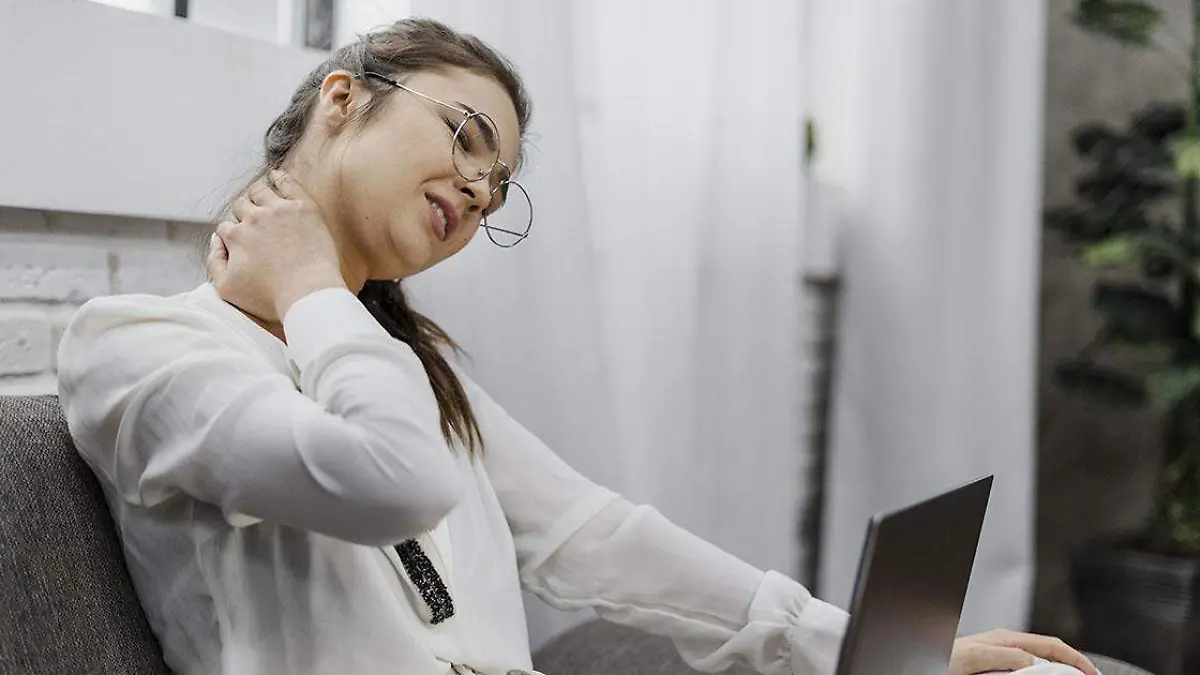 Quizá eres de las personas que sufren malestares en el cuello luego de extensas jornadas de trabajo o actividades de esfuerzo